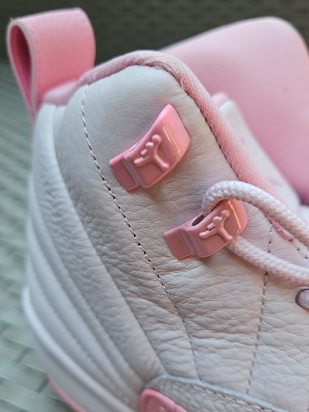 NEW Jordan Girls Pink and White Retro Basketball Sneakers SIZE 7Y - Picture 16 of 16